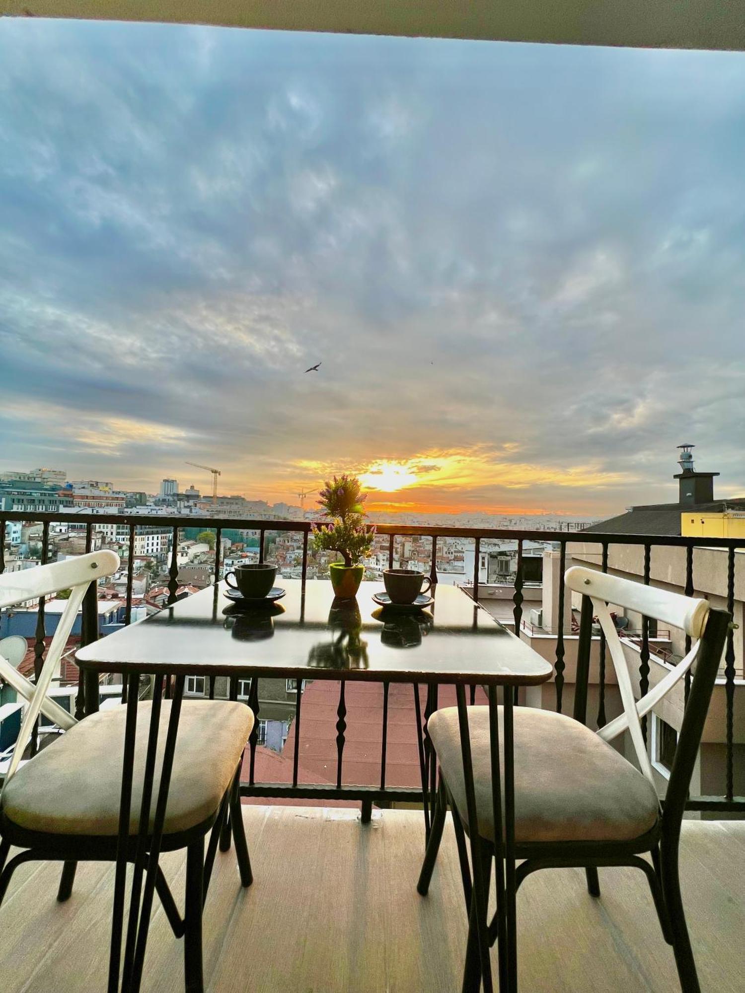 Taksim Larissa Hotel Suites Стамбул Экстерьер фото