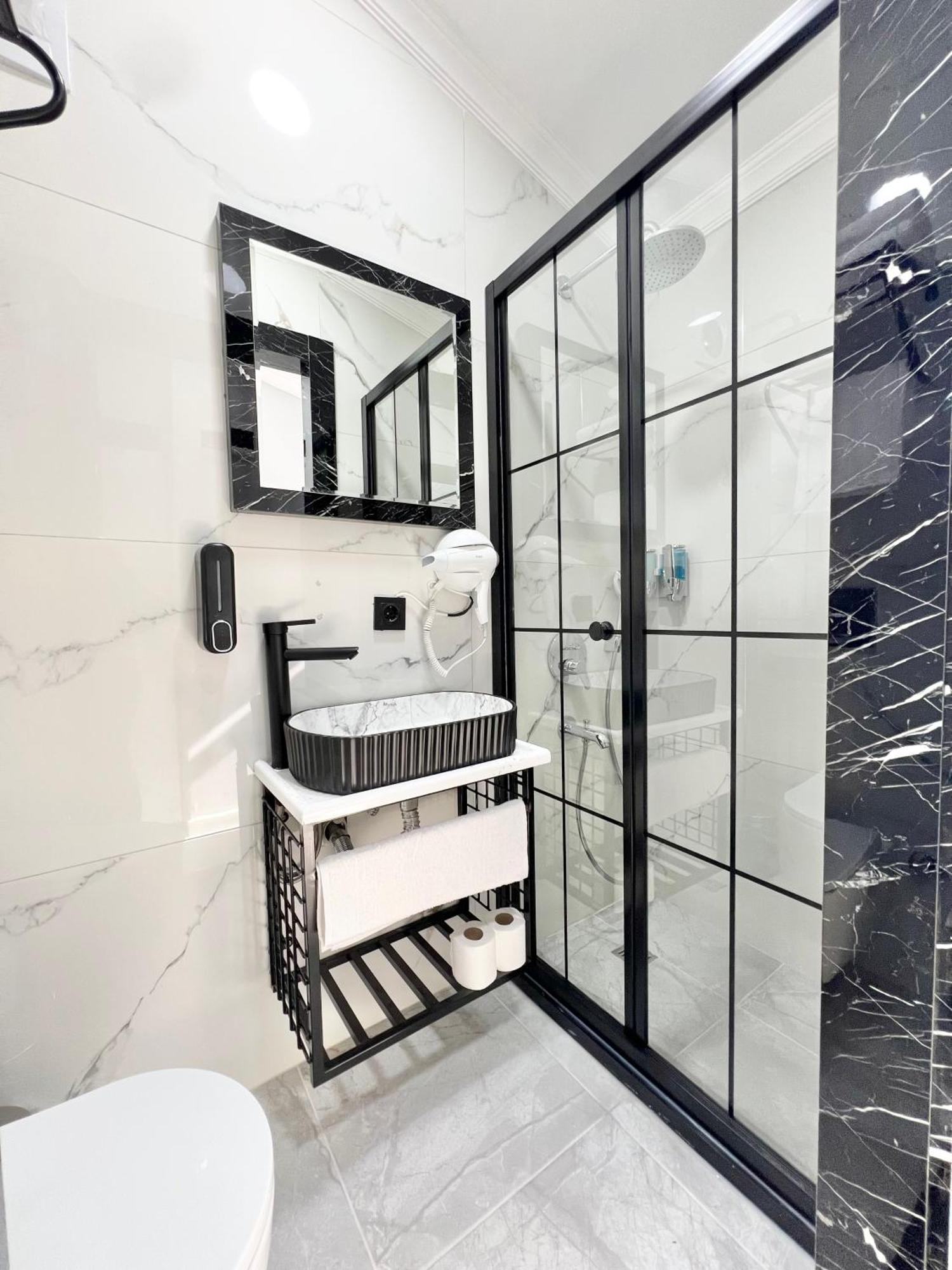 Taksim Larissa Hotel Suites Стамбул Экстерьер фото